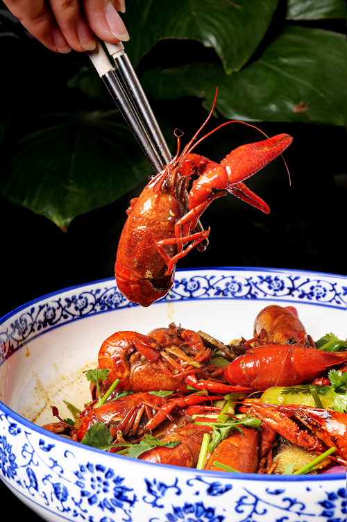 一天賣3噸！排隊七千桌！夏季超火小龍蝦來啦(圖2)