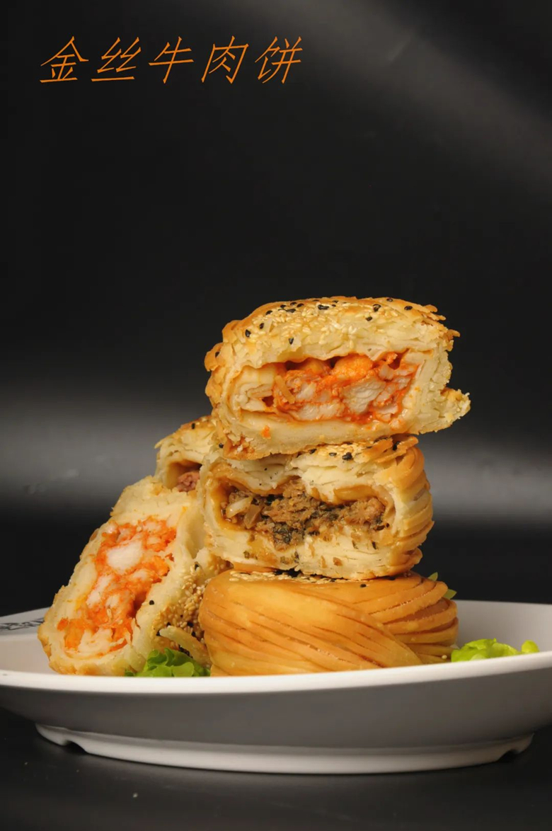 據(jù)說，街上排隊(duì)最長的，不一定是做核酸，可能是買金絲牛肉餅~(圖8)