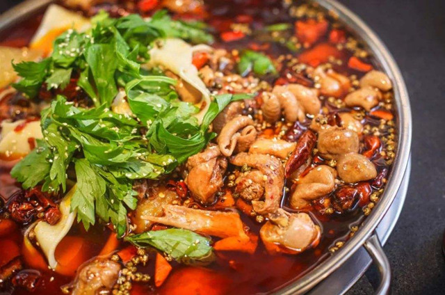 肥腸雞培訓(xùn)：從零開(kāi)始學(xué)習(xí)制作美味的肥腸雞(圖1)