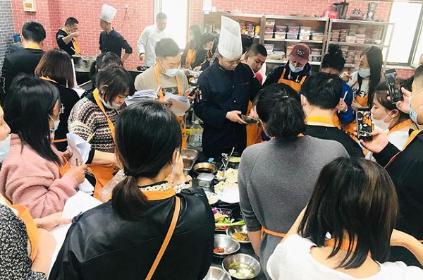 想學餐飲技術(shù)去哪里最好？選擇廚仟藝走向成功之路(圖1)