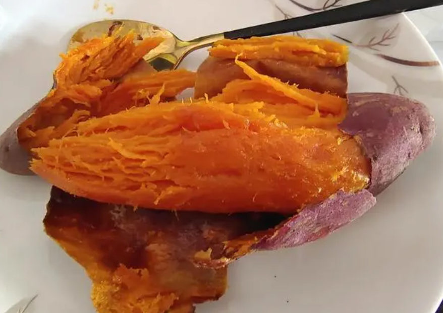 烤紅薯要用錫紙包住嗎？怎么烤？要烤多久(圖1)