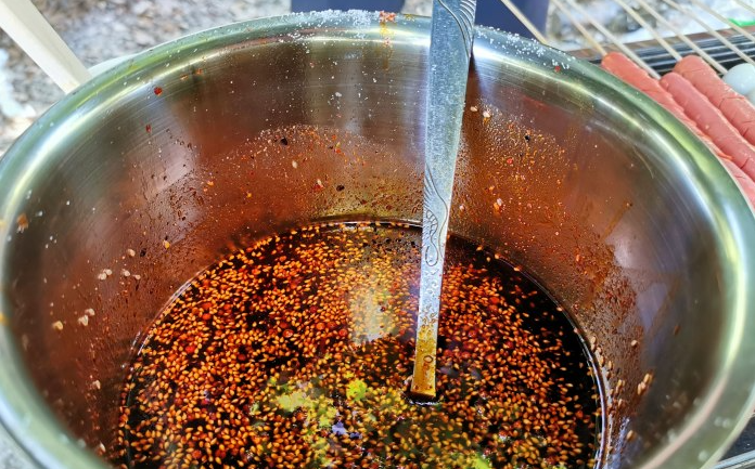 手把手教你制作燒烤紅油，美味獨(dú)特引爆味蕾