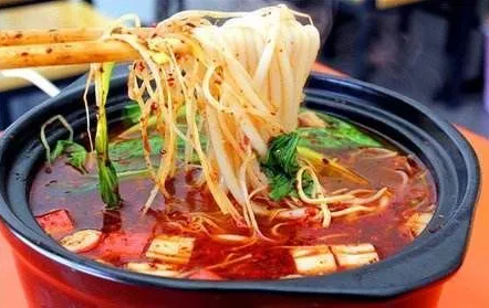 砂鍋米線(xiàn)培訓(xùn)哪家好？學(xué)砂鍋技術(shù)學(xué)費(fèi)多少(圖1)