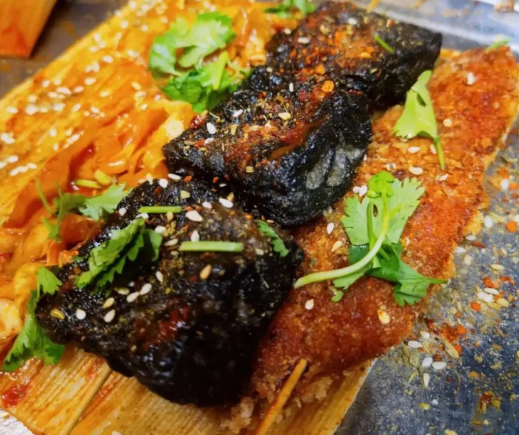 學(xué)炸冷面卷臭豆腐學(xué)費(fèi)多少錢？炸冷面卷臭豆腐培訓(xùn)多少錢(圖1)