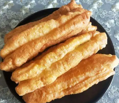 學(xué)炸油條一般學(xué)費多少錢？油條培訓(xùn)費用多少(圖1)