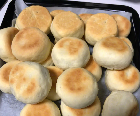 學(xué)做綠豆餅去哪里學(xué)？綠豆餅培訓(xùn)哪里有教的(圖1)