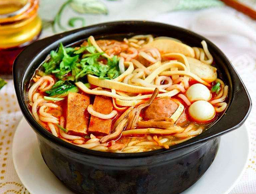 砂鍋米線去哪里學(xué)最正宗？(圖1)