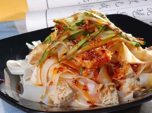 想學(xué)涼皮技術(shù)在哪能學(xué)？涼皮培訓(xùn)去哪里學(xué)