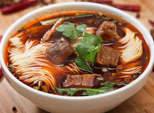 重慶小面培訓(xùn)學(xué)費(fèi)多少錢？學(xué)重慶小面費(fèi)用多少