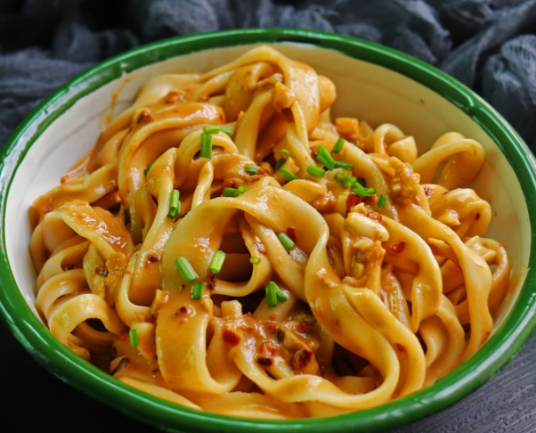 學(xué)拌面到培訓(xùn)班好還是到實(shí)體店好？(圖1)