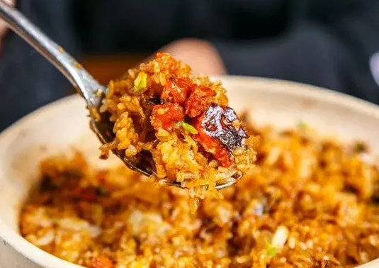 蟹黃拌飯培訓多少錢？學蟹黃拌飯多少錢？