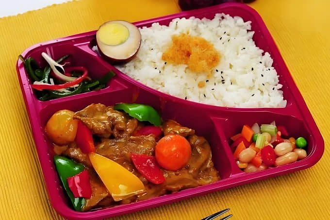 創(chuàng)業(yè)賣特色盒飯怎么樣？揭秘低成本高回報的賺錢秘籍！(圖1)