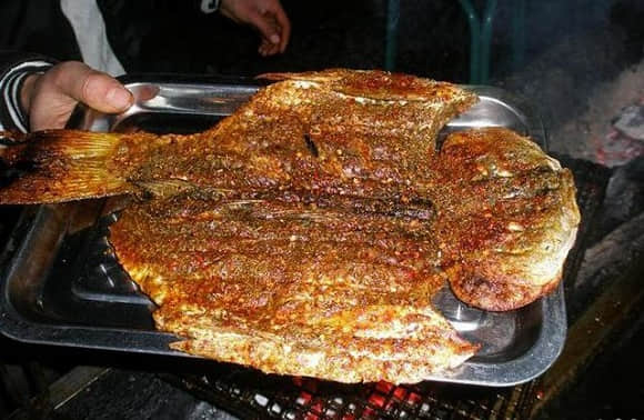 擺攤烤魚(yú)怎么做好吃？街邊攤也能做出五星級(jí)烤魚(yú)的絕招！