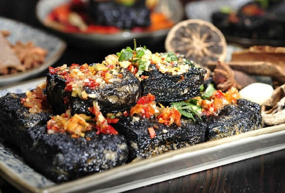 臭豆腐利潤(rùn)大揭秘！低成本創(chuàng)業(yè)，廚仟藝教你輕松入手(圖1)