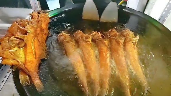 香飄十里！香煎深海魚擺攤，一出道就火爆，創(chuàng)業(yè)賺錢不是夢(mèng)！(圖1)