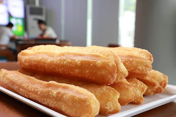 炸油條豆腐腦哪里學(xué)？選擇廚仟藝，掌握正宗傳統(tǒng)美食技藝(圖2)