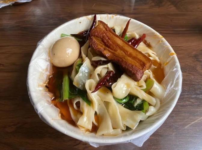 哪里學(xué)板面技術(shù)更靠譜？專業(yè)培訓(xùn)，助你快速上手開店！(圖2)