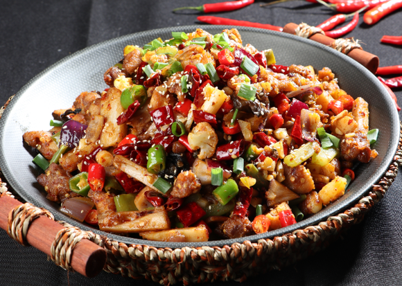 想學干鍋雞？哪里可以學到正宗技術？ 創(chuàng)業(yè)者必看，幫你選對培訓機構！(圖1)