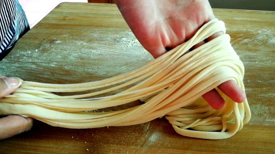 蘭州拉面去哪里學(xué)最專業(yè)？創(chuàng)業(yè)者都選這個(gè)地方！(圖2)