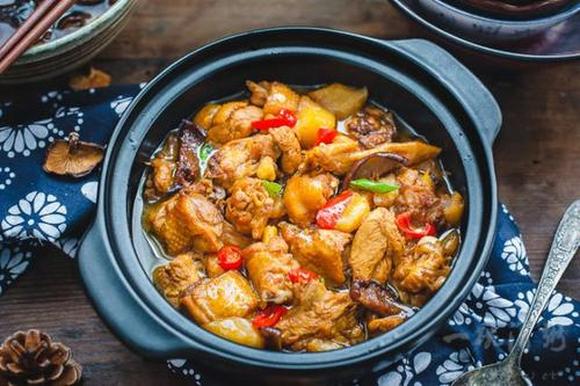 黃燜雞怎么學？學習黃燜雞難不難？零基礎(chǔ)教學，輕松開啟創(chuàng)業(yè)之路！(圖1)