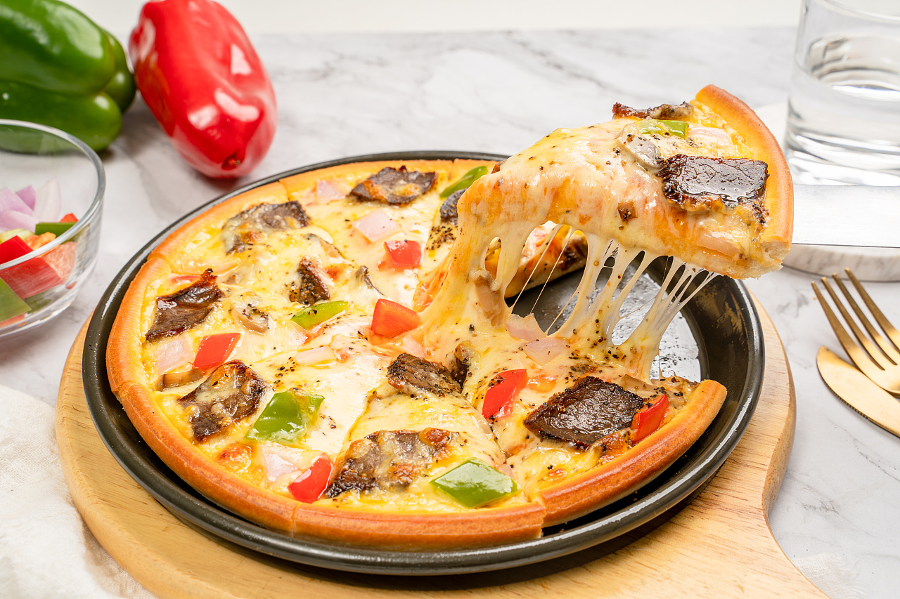 披薩培訓(xùn)班一般多少錢？學(xué)費(fèi)驚喜，創(chuàng)業(yè)者都能負(fù)擔(dān)得起！(圖1)