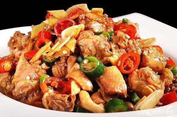 想學(xué)正宗炒雞？炒雞技術(shù)哪里學(xué)？專業(yè)培訓(xùn)，助你輕松上手開店！(圖2)