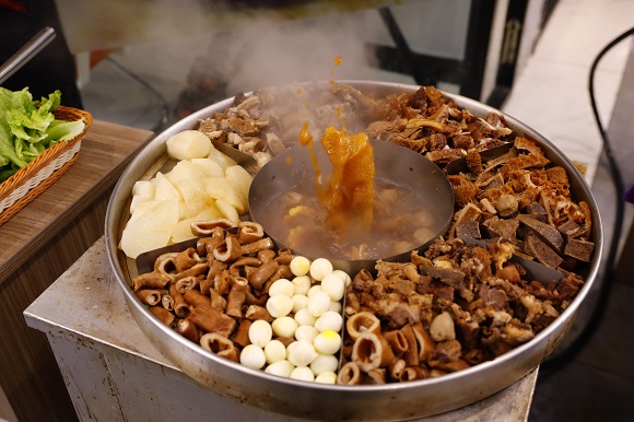 牛雜噴泉鍋怎么做？爆款配方引爆味蕾，創(chuàng)業(yè)首選！教你輕松掌握，贏在市場(chǎng)先機(jī)！(圖3)