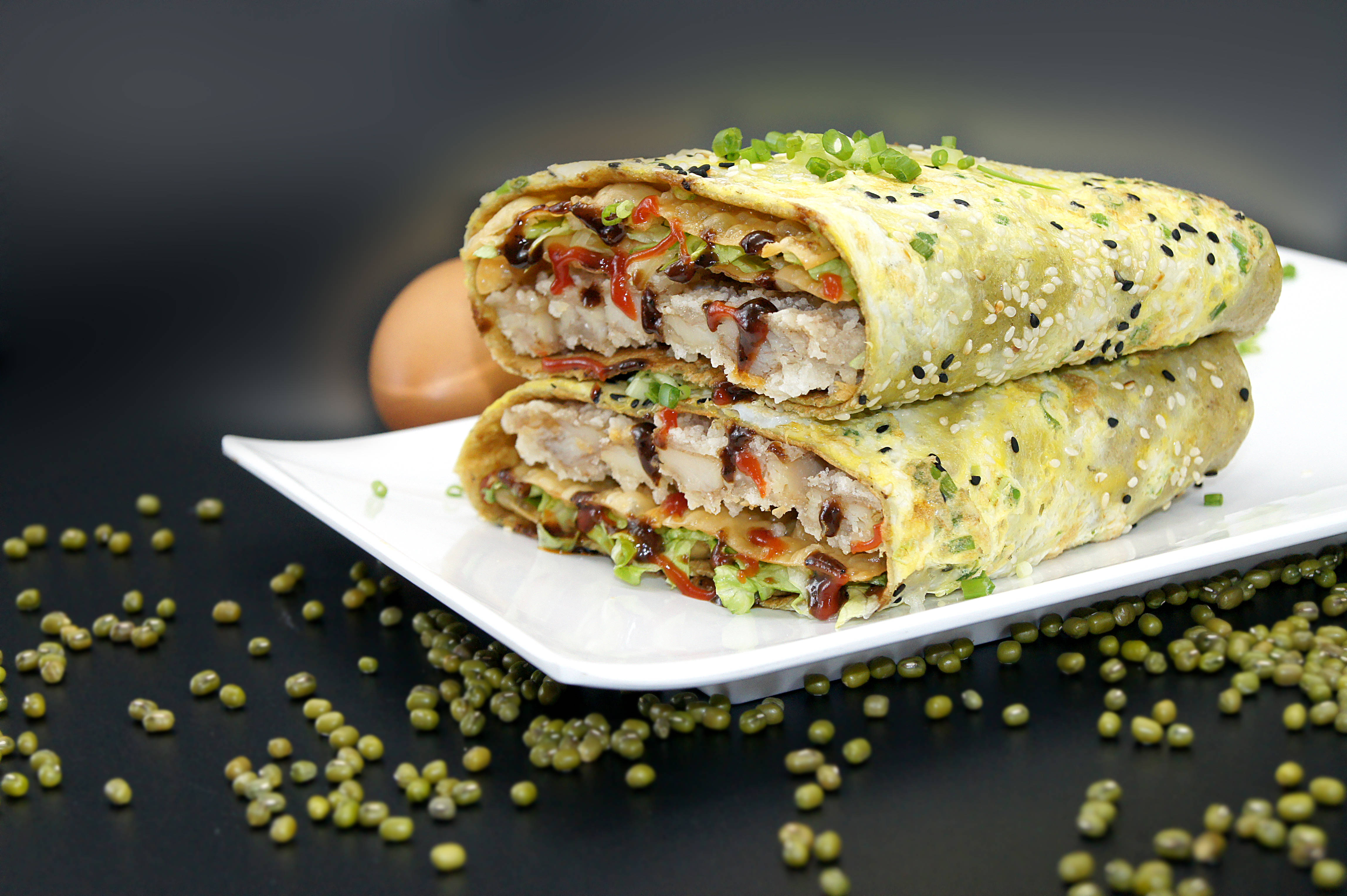 天津煎餅果子的正宗做法，帶你走進美味的世界！