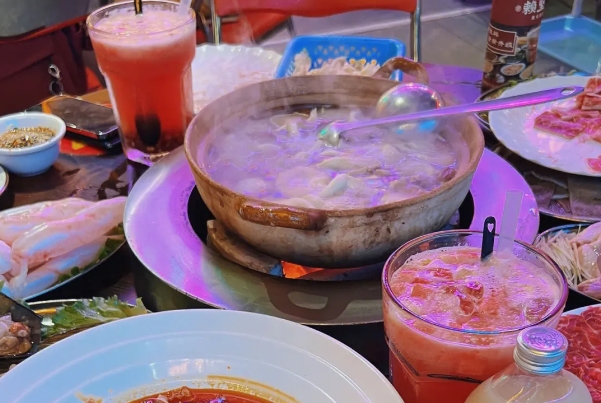 打邊爐火鍋怎么調(diào)好吃？揭秘美味湯底和蘸料的秘訣(圖3)