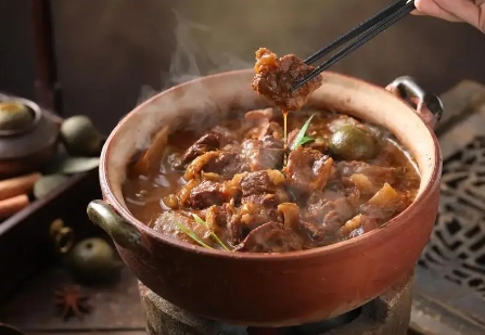 打邊爐火鍋怎么調(diào)好吃？揭秘美味湯底和蘸料的秘訣(圖2)