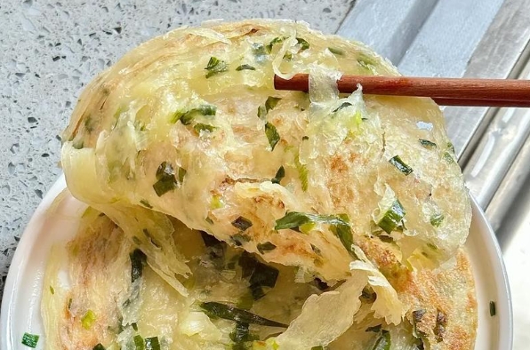 早點攤上的炸蔥油餅，輕松創(chuàng)業(yè)的絕佳選擇(圖2)