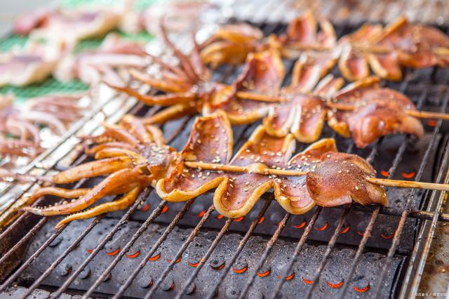 想學鐵板魷魚？鐵板魷魚哪里學最好？創(chuàng)業(yè)路從這里開始！