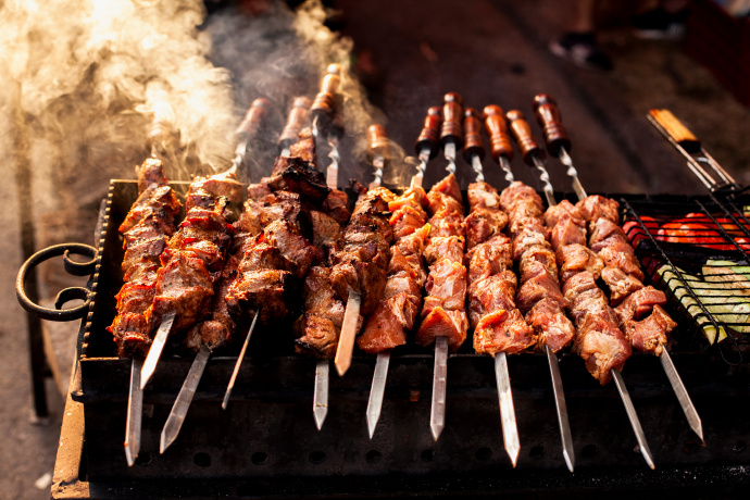 想學(xué)燒烤？學(xué)燒烤一般多少錢(qián)？費(fèi)用明細(xì)和培訓(xùn)優(yōu)勢(shì)一覽！(圖2)
