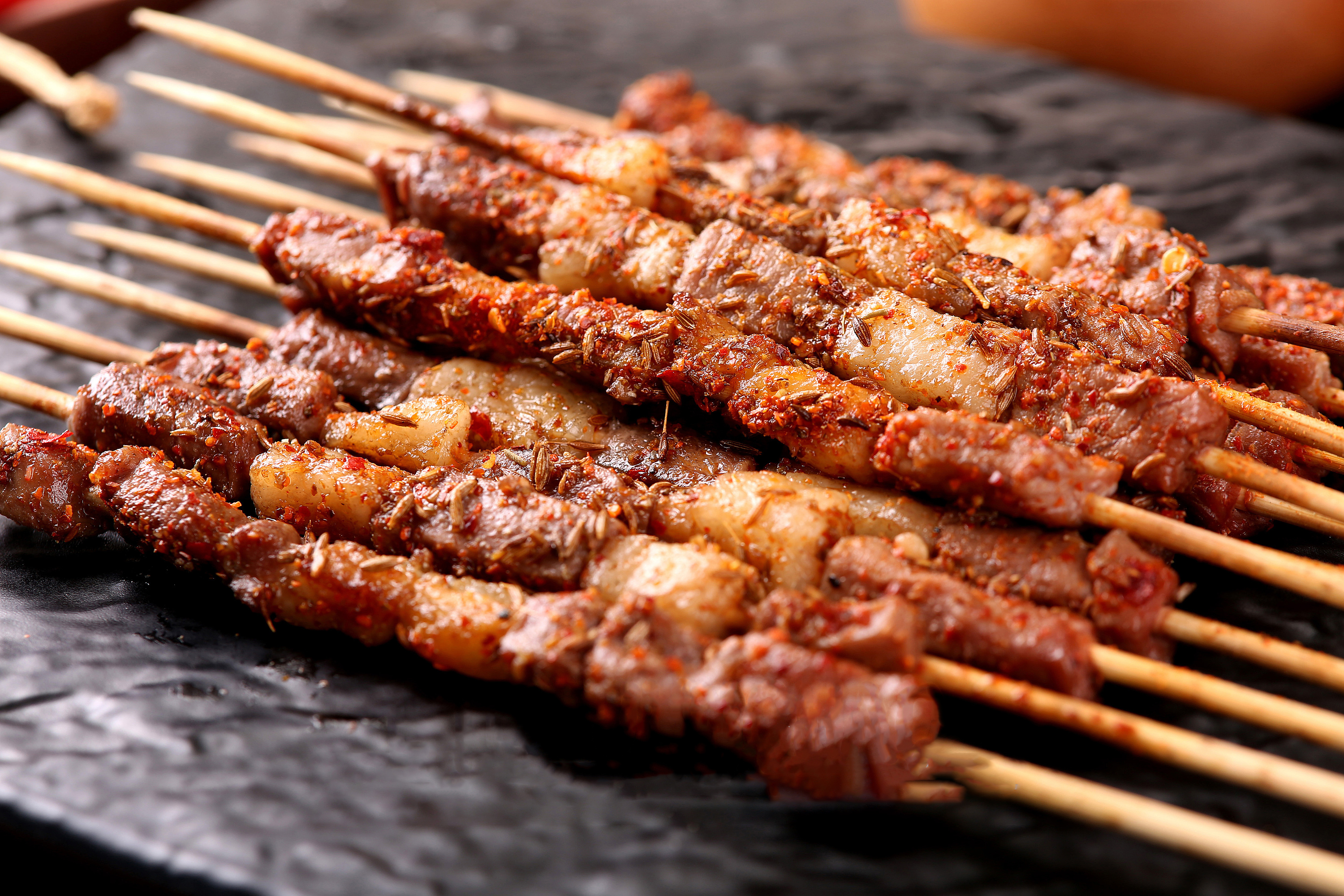 學(xué)烤羊肉串哪里正宗？免加盟烤串技術(shù)培訓(xùn)(圖2)