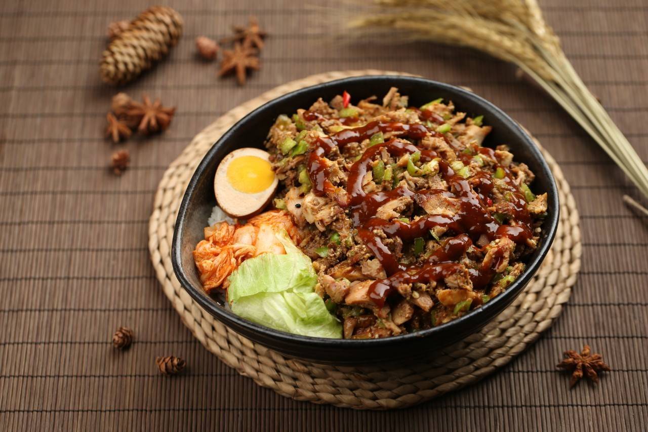 想學(xué)正宗烤肉拌飯？烤肉拌飯去哪里學(xué)？輕松掌握核心技術(shù)！(圖2)