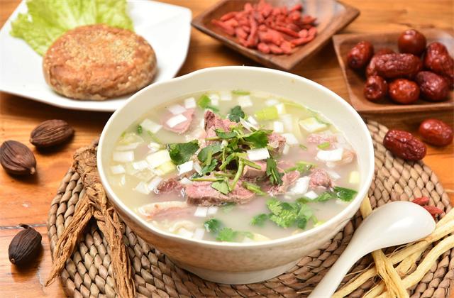 羊湯的奧秘：羊湯怎么變白最快方法！(圖2)