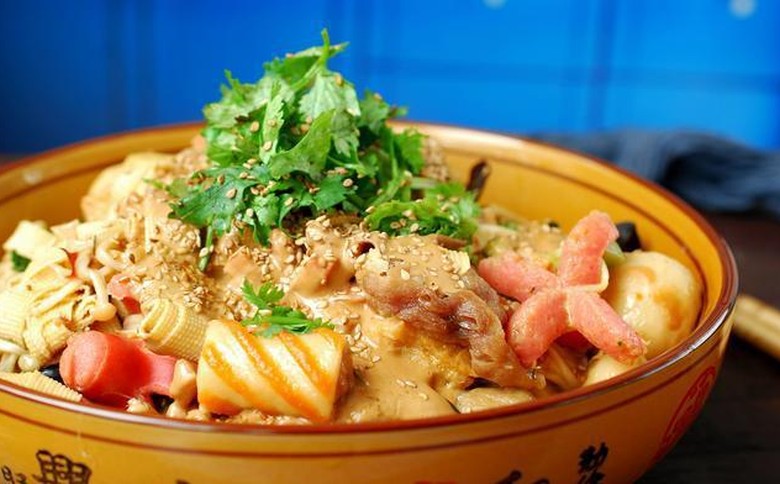 想開(kāi)麻辣燙店？開(kāi)麻辣燙店需要多少投資？麻辣燙店開(kāi)店成本大揭秘！(圖2)