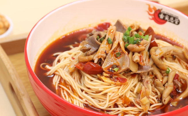 不拿料、不收加盟費，這才是做小面的正確打開方式！(圖2)