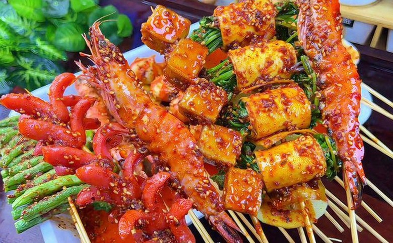 聊城炸串小吃培訓(xùn)：如何學(xué)會地道技藝，打造屬于自己的炸串品牌？(圖4)