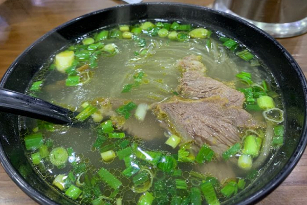 淮南牛肉粉絲湯加盟與學習對比分析，尋找最適合的創(chuàng)業(yè)路徑！(圖2)