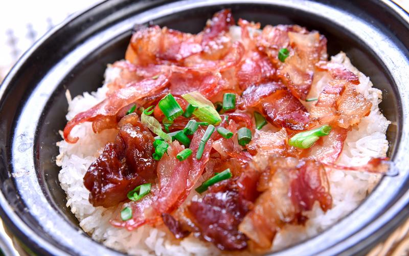 廣東人煲仔飯的秘訣，臘腸和醬汁搭配這樣做，比飯店還香！(圖2)