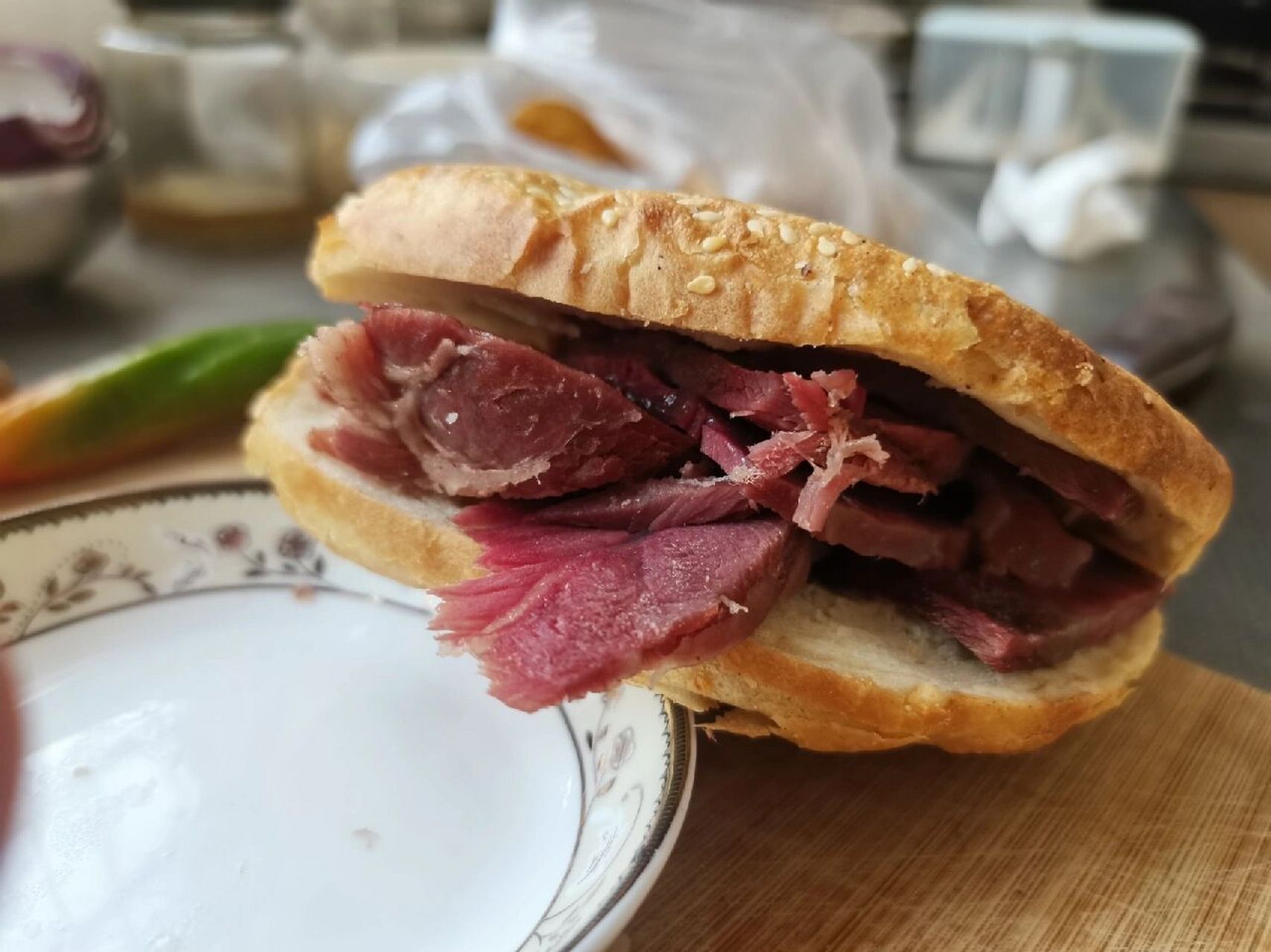 學習牛肉燒烤肉夾饃,這項技藝為何成為普通人創(chuàng)業(yè)的首選?(圖3) 學習牛肉燒烤肉夾饃,這項技藝為何成為普通人創(chuàng)業(yè)的首選?(圖3)