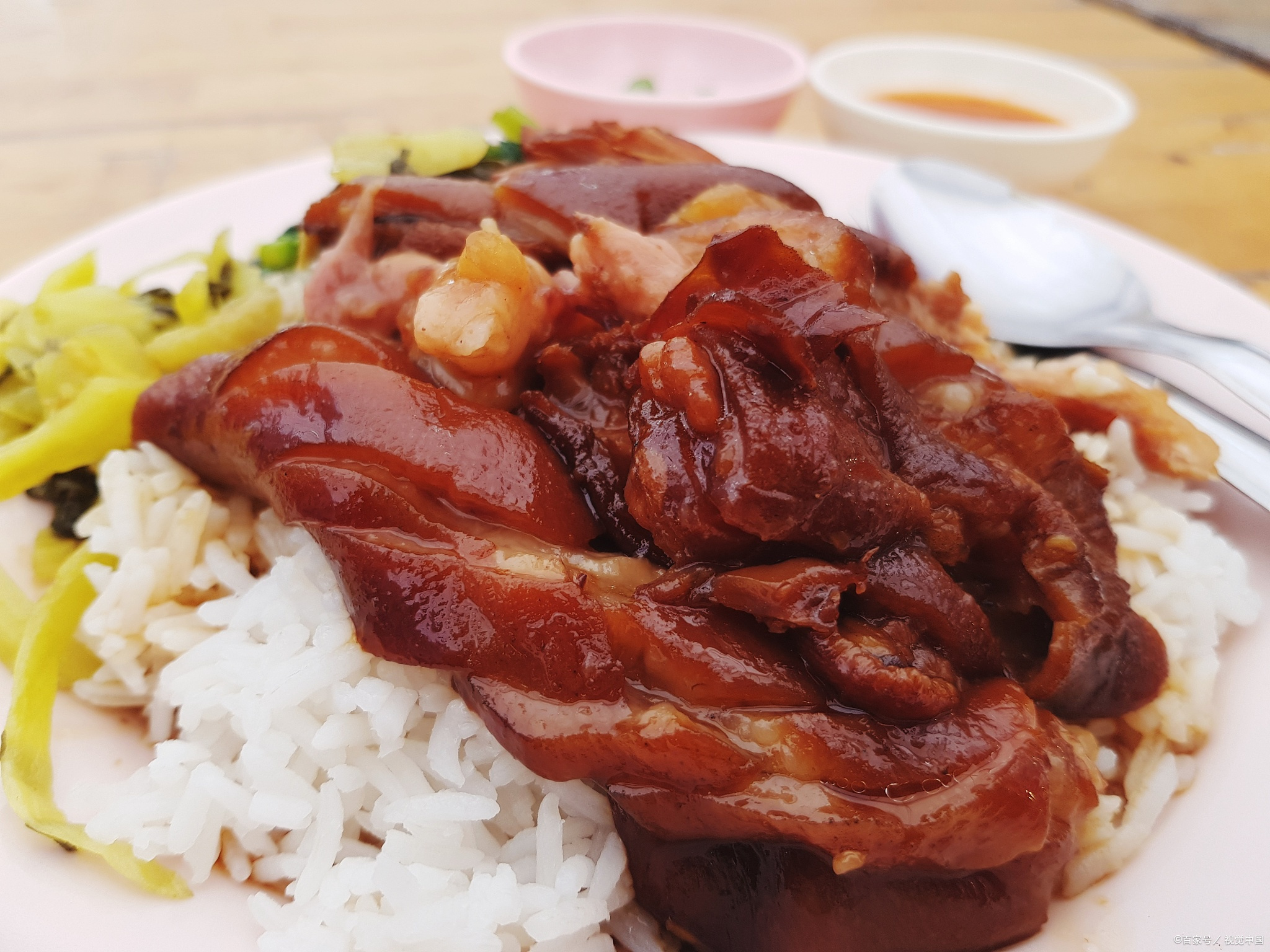 學(xué)習(xí)豬腳飯，從零基礎(chǔ)到月入五萬，如何靠這碗飯實(shí)現(xiàn)財(cái)富自由？(圖2)