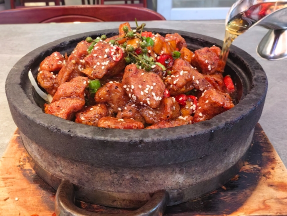 學(xué)習(xí)石鍋菜制作，輕松學(xué)會高人氣美食的秘訣(圖3)