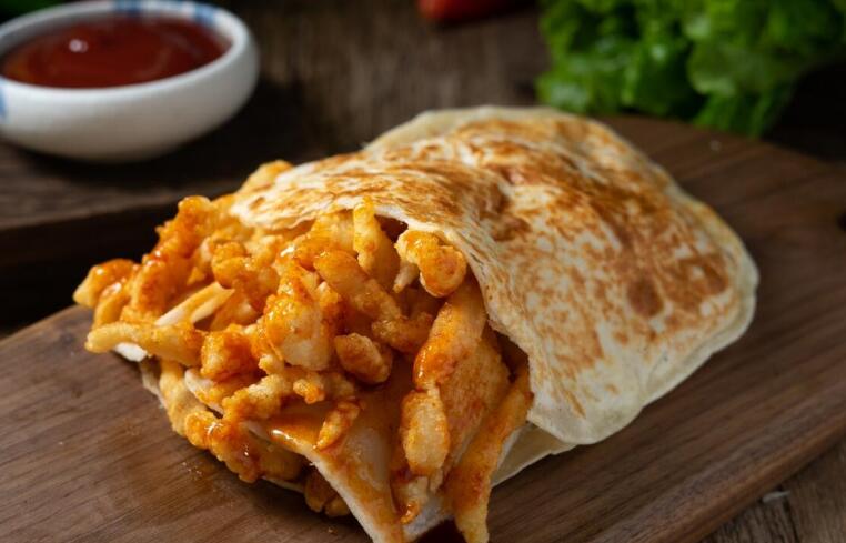 一個人擺攤做什么小吃賺錢？香酥雞餅小本創(chuàng)業(yè)新選擇！(圖2)