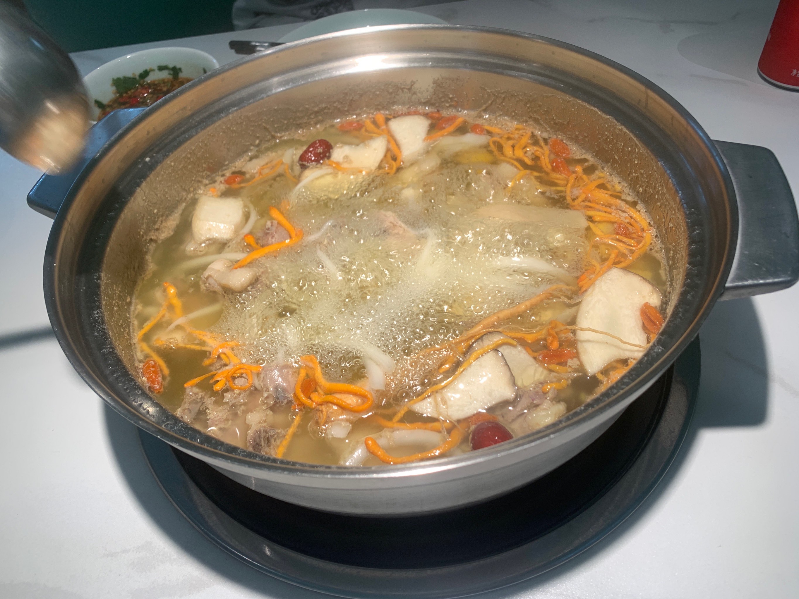 加盟椰子雞火鍋靠譜嗎？了解費(fèi)用與回報(bào)，讓你輕松決策