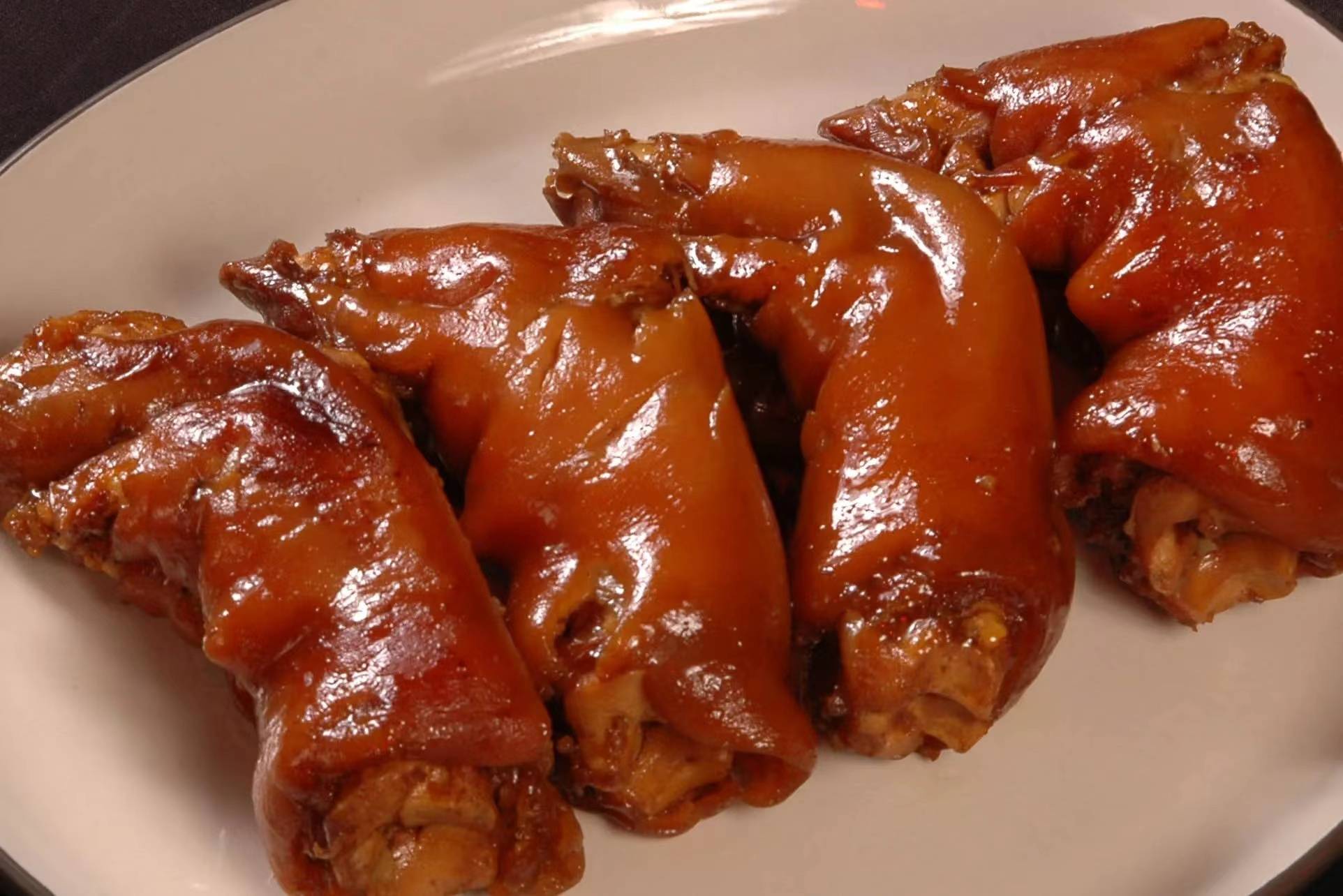 鹵菜培訓(xùn)一般多少學(xué)費(fèi)？揭秘學(xué)費(fèi)背后的價(jià)值，避免掉進(jìn)價(jià)格陷阱！(圖2)