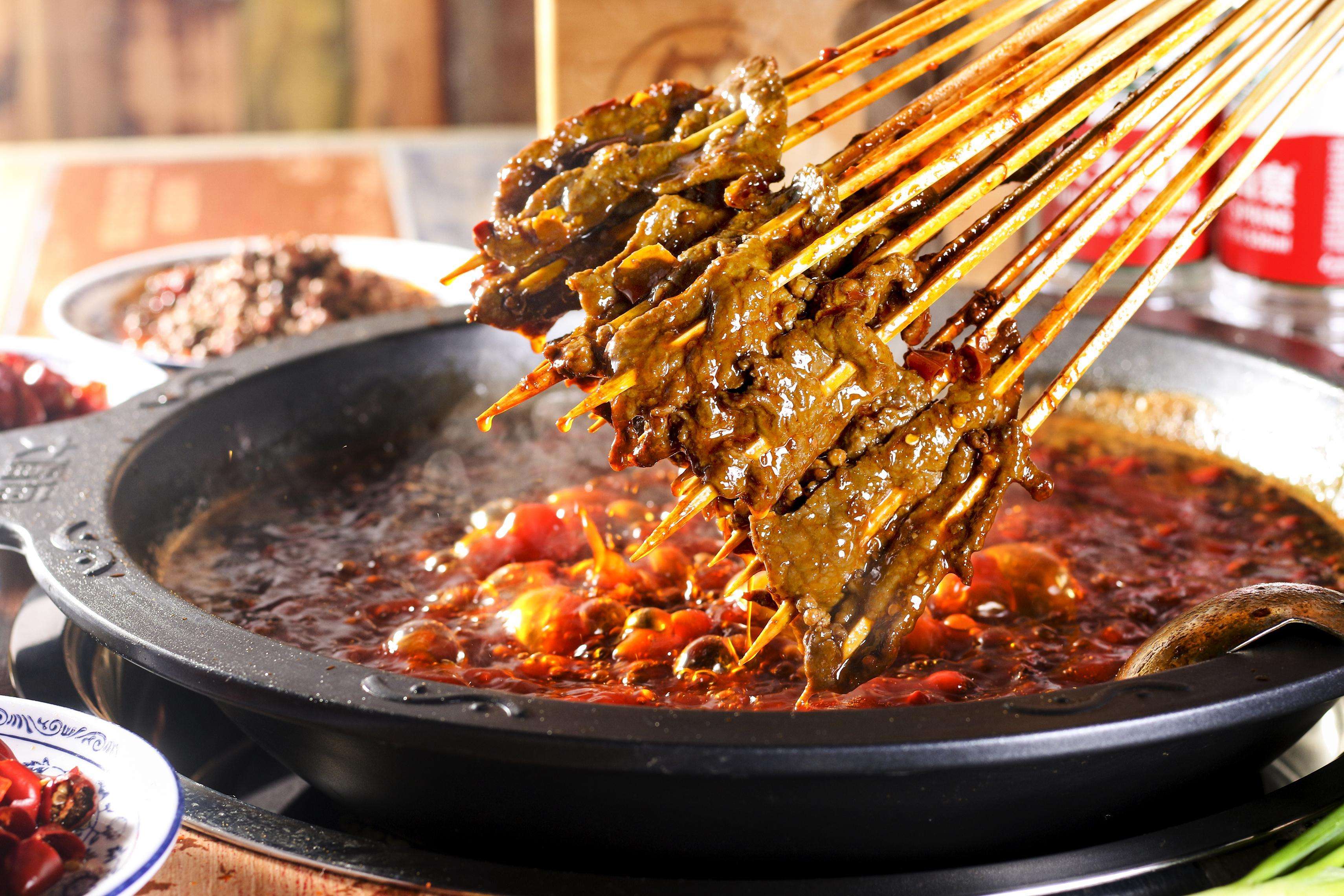 2025小吃創(chuàng)業(yè)風(fēng)口！揭秘：去哪里學(xué)小吃培訓(xùn)最好？90%的人選錯(cuò)后悔！(圖2)