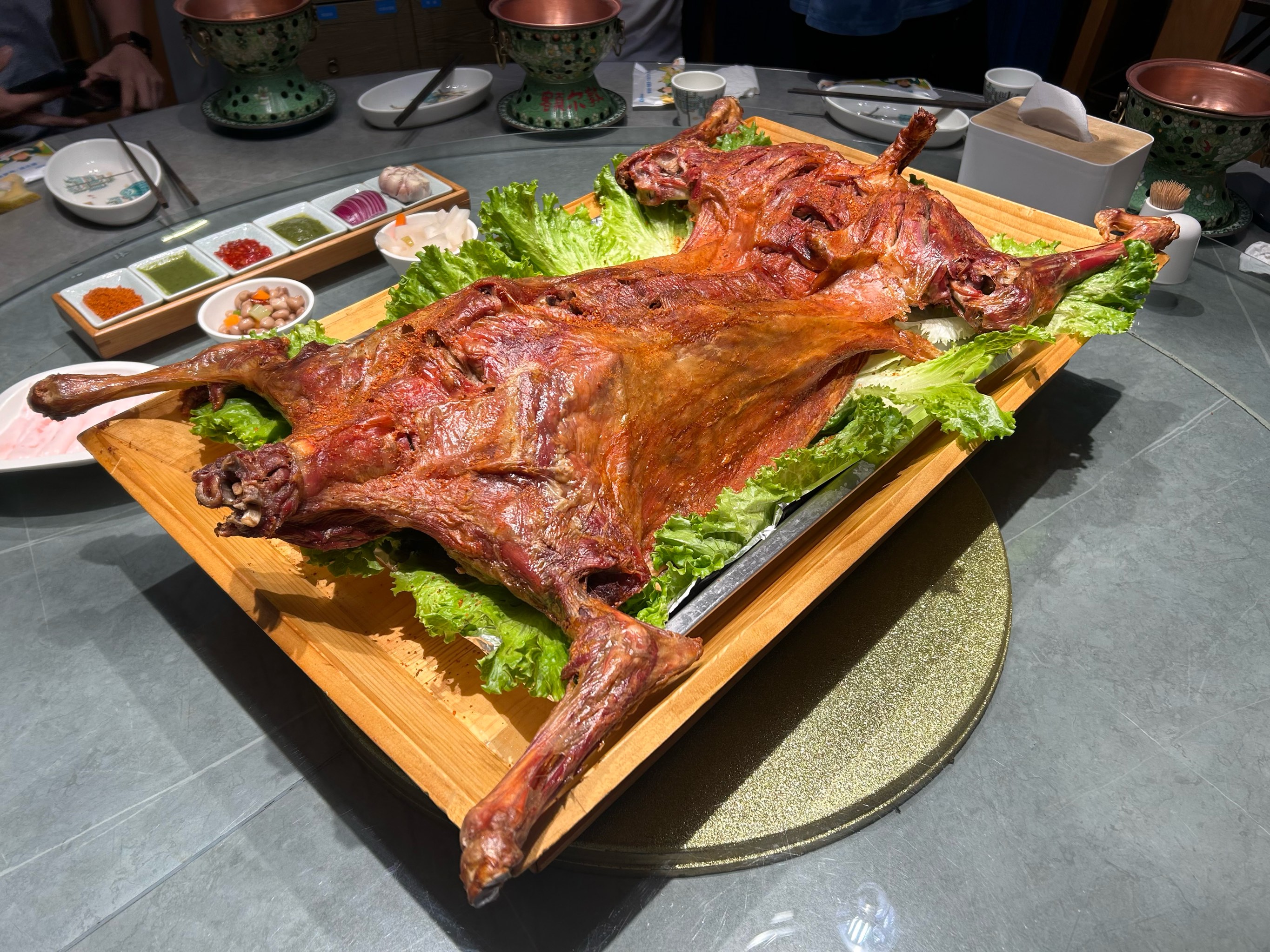 烤全羊培訓(xùn)學(xué)校怎么選？2025行業(yè)內(nèi)幕曝光，新手必避的3大坑！(圖1)