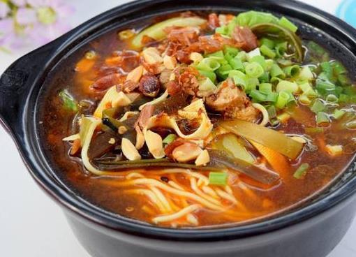 想學(xué)砂鍋技術(shù)？揭秘正規(guī)培訓(xùn)機(jī)構(gòu)在哪里，學(xué)費(fèi)、流程一文搞懂！